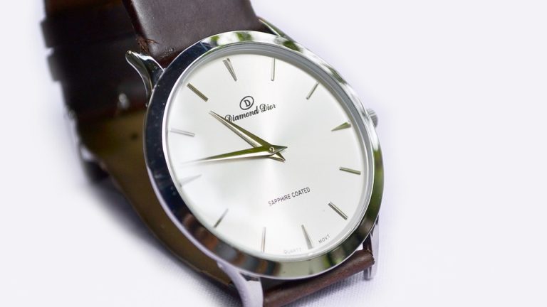 elegancki zegarek na rękę